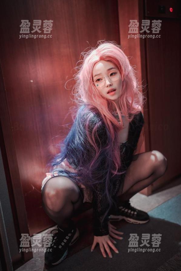 Bambi(밤비)的新图册又来了！Sonico小背心，竟让我不知所措。