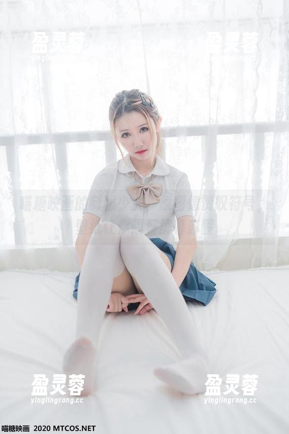 喵糖映画的制服少女，原图像赞叹符号，壁纸让你隔着屏幕苏醒