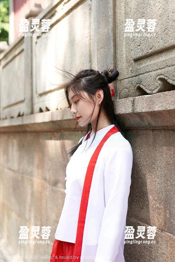MiiTao蜜桃社-Luffy菲菲 MiiTao蜜桃社 - 白色是Luffy菲菲的主角:浪漫图片合集上线啦