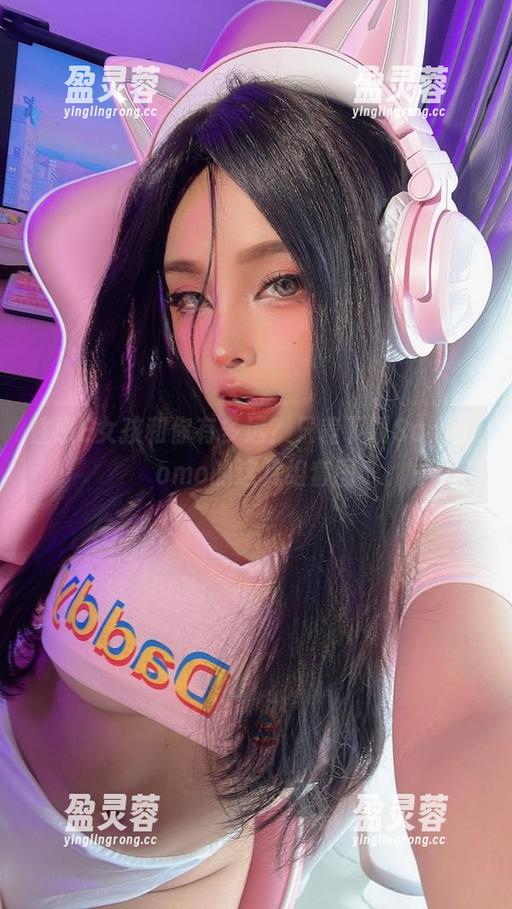 性感E女孩和你有多远？只差下载SayoMomo的这几组套图
