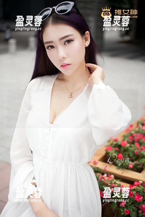 TGOD推女神-Yumi尤美 TGOD推女神 - Yumi尤美穿着旗袍,在精选的光彩中轻舞,我却只想飞去那端的青涩。