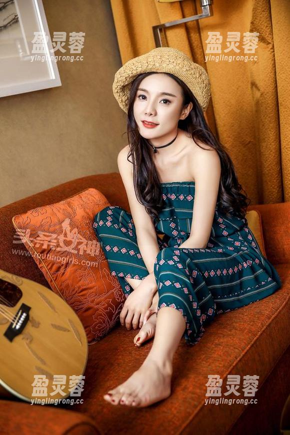 TouTiao头条女神 - 有余心曼的旗袍写真，图库再也不需要别的摆设了。