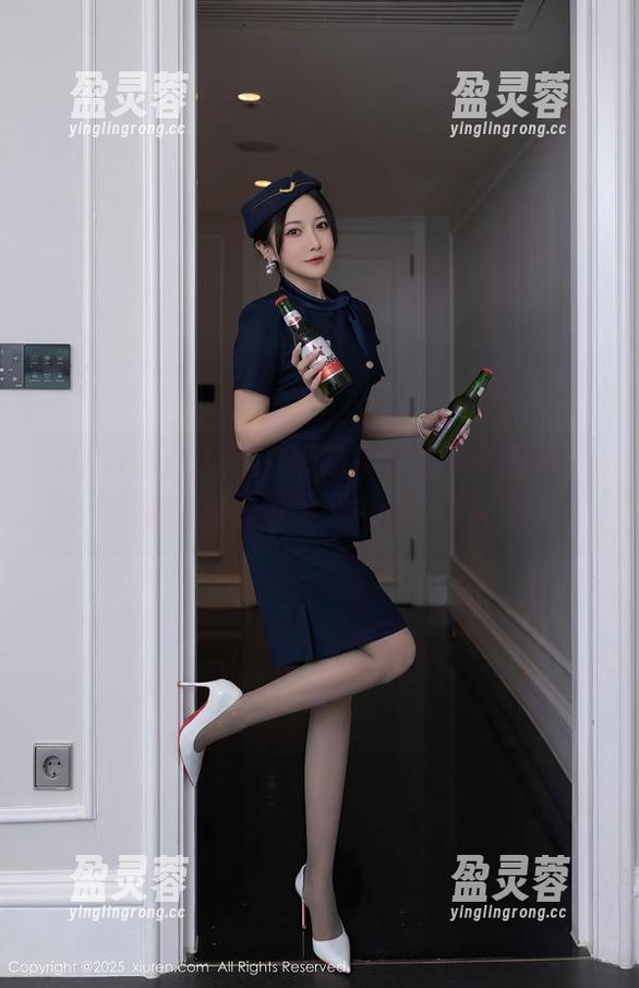 Xiuren秀人网 - 奶油妹妹的吊带写真，似乎又要引发“干扰”了…