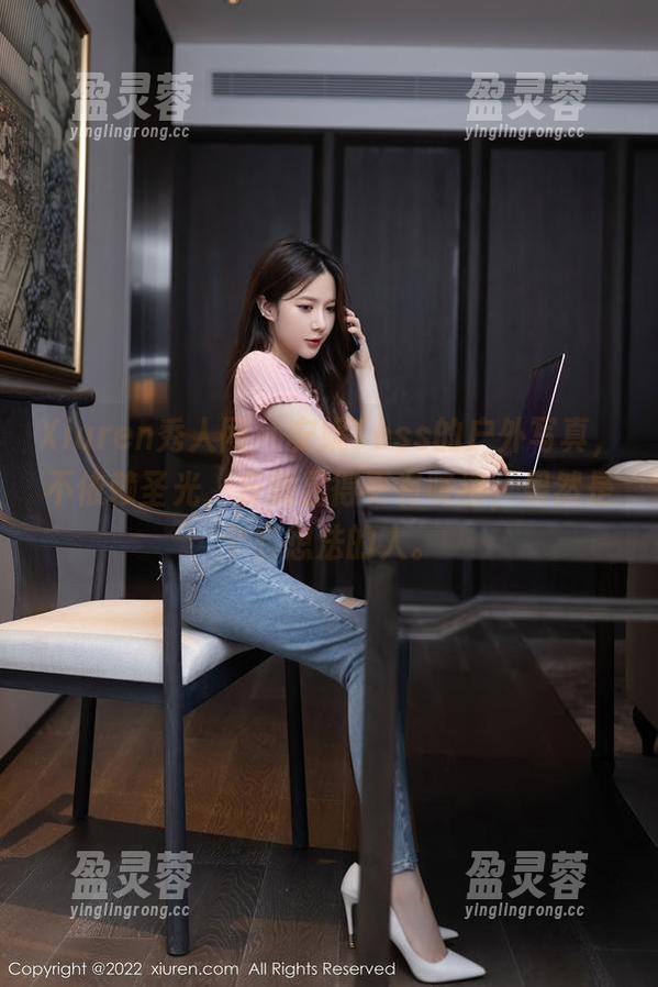 Xiuren秀人网-安妮Tess Xiuren秀人网 - 安妮Tess的户外写真,不依赖圣光,反倒显得更有味道,果然是个有想法的人。
