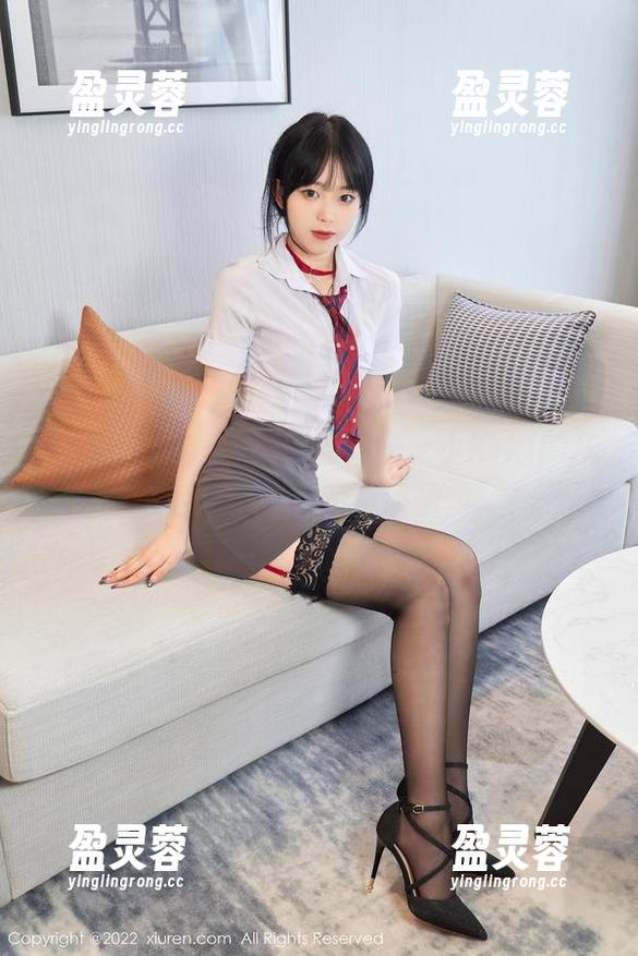 Xiuren秀人网-小Kiki Xiuren秀人网 - 在图库里,小Kiki的灰丝像个隐秘的邀请函。