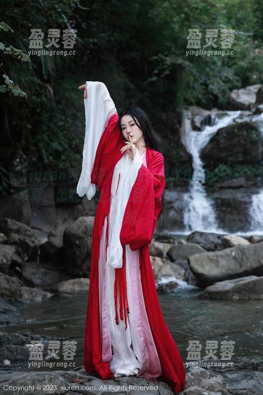Xiuren秀人网-熊吖BOBO Xiuren秀人网 - 最新!熊吖BOBO婚纱写真,怎能不让人瞩目,哈哈,谁还在乎传统。