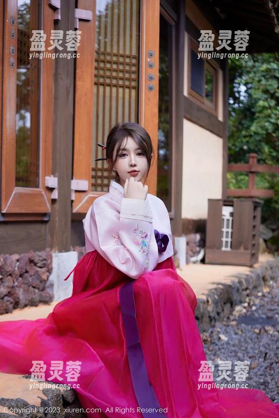Xiuren秀人网-糯美子MINIbabe Xiuren秀人网 - 糯美子MINIbabe职业装写真,画面太美,谁说上班不能AA制女神?