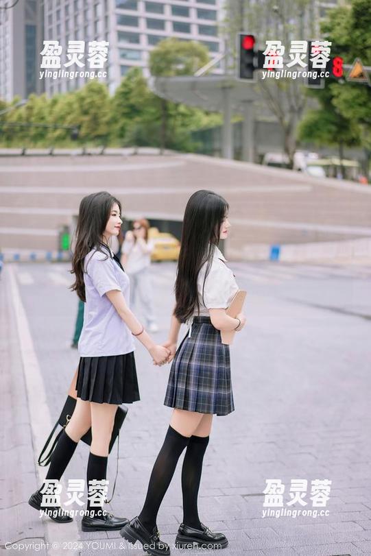YouMi尤蜜荟 - 最新图集登场，周思乔的“死库水”，下面不会湿吧？