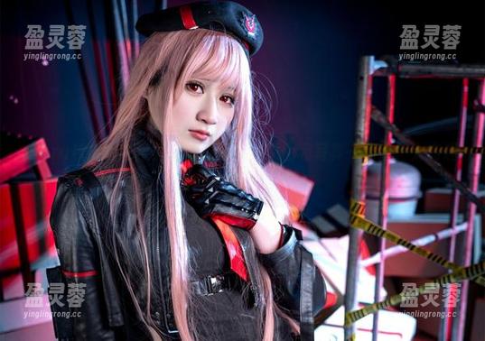 Zyra秋把修女演绎得如此心机，原图和写真一比较，太有趣了！