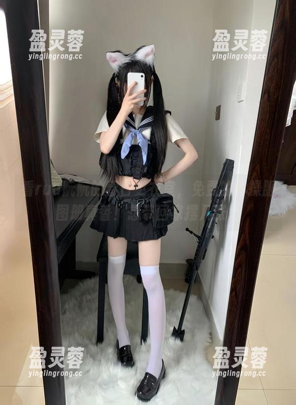 rua阮阮 看rua阮阮的春日更衣室,免费的体操服图册真香!想带回家摆几张。