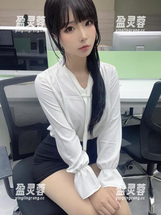 yuuhui玉汇(kokuhui)的背带裤妹妹，穿着太好看，急需心理辅导！