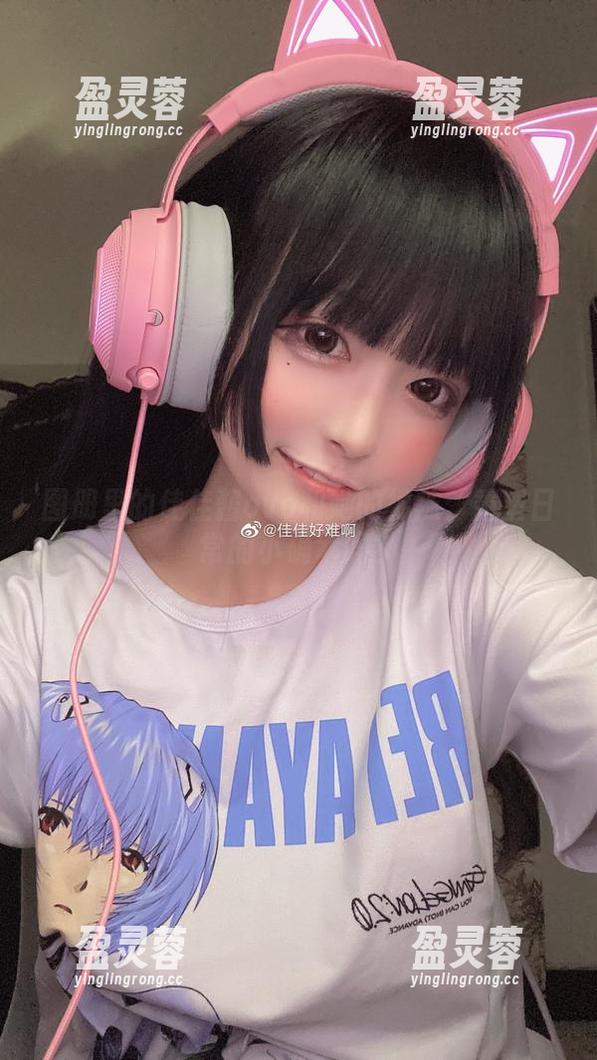 佳佳酱ovo 图册里的佳佳酱ovo和她的棉袜:重塑日常的小确幸吗?