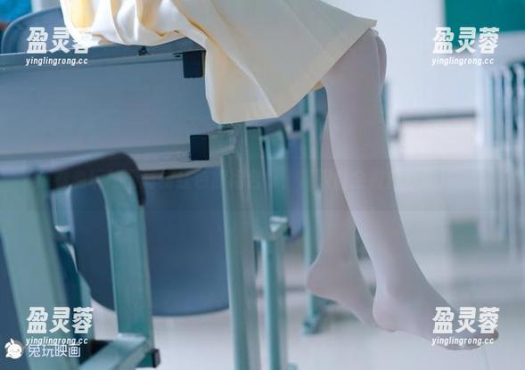 观看兔玩映画高雄红色旗袍合集，高跟鞋会被自信踩坏哦！
