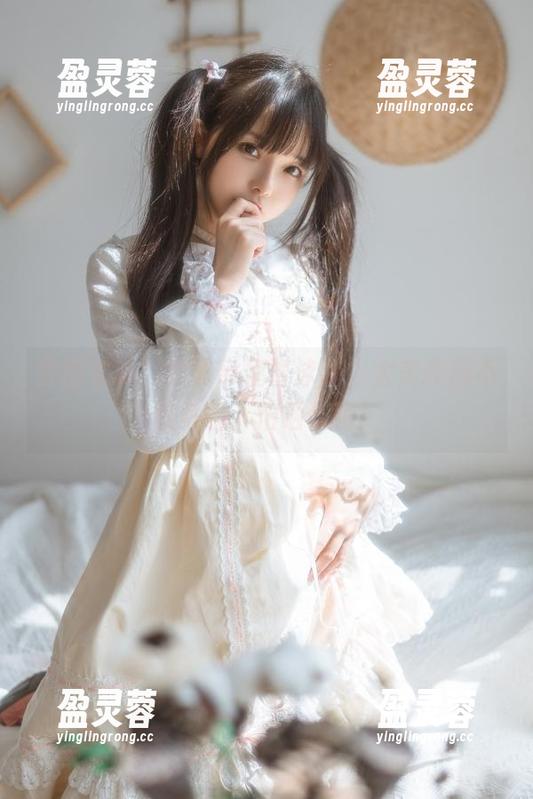 套图来袭！六味帝皇酱泳装，太美我都不敢多看，怕晒伤眼！