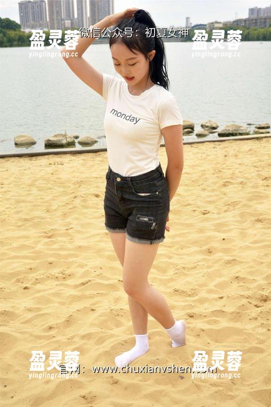初夏女神-点点 初夏女神 - 点点在异国校服里的“别样”风景,随便一看就让人唏嘘不已。