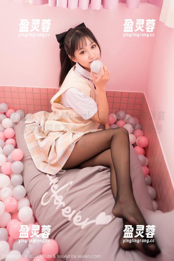 嗲囡囡 - 芷儿Momoko集合了私拍与泳装，合中的骚气不小，居然让我想起那条沙滩…