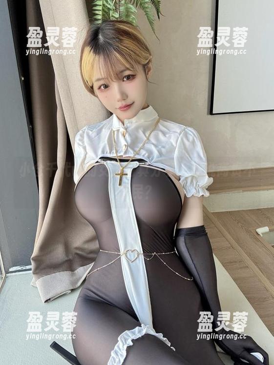 小仓千代w 小仓千代w的女王写真分享,谁说高贵不亲民?