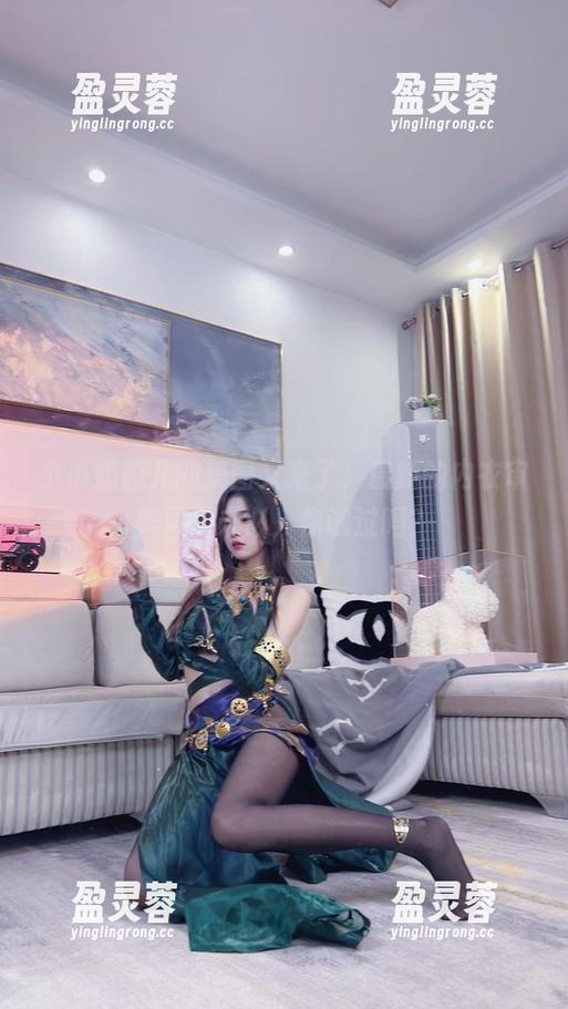 小小奶瓶儿 小小奶瓶儿的美图又来了,最新的内衣审美风潮未必,你试过吗?