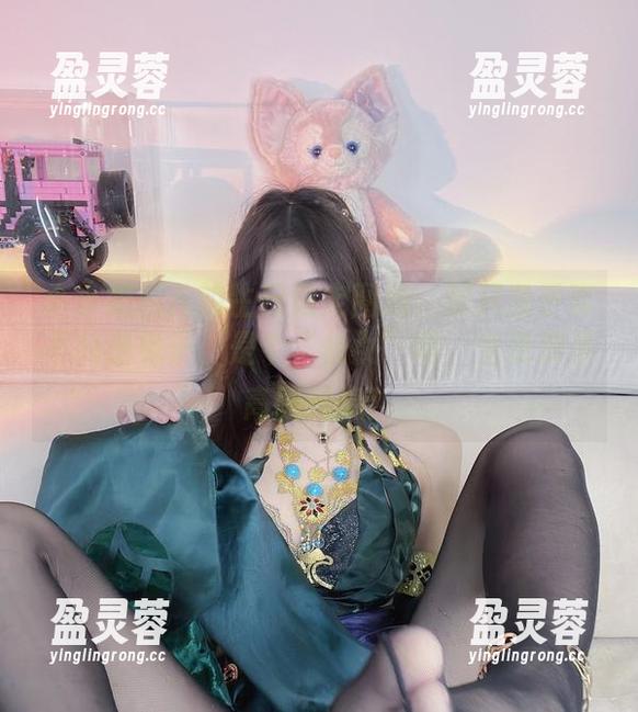 小小奶瓶儿的生日限定图册：那只兔子真不只是兔子，是个“仙女”啊，免费提供高能气息！