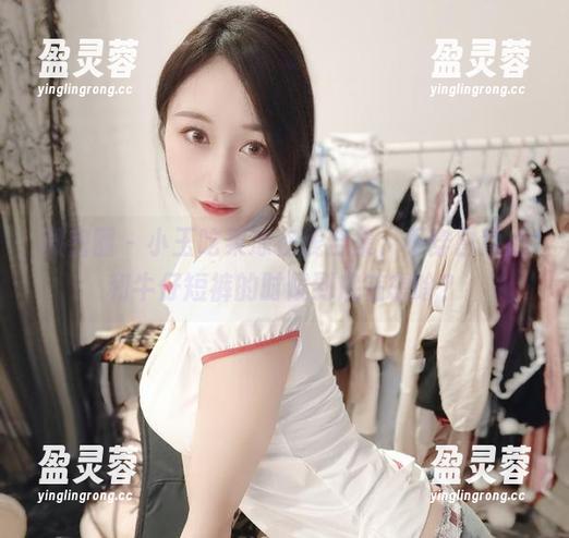 微密圈 - 小玉吃果冻在线合集，不穿白背心和牛仔短裤的时候到底在想啥？