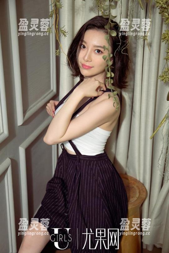 尤果网 - 其实我是好奇，笑笑在拍美足写真时有没有想过...图片的背景！