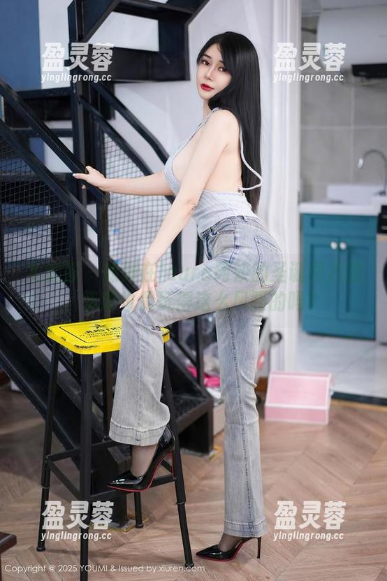 尤蜜荟 - 倾倒在laura阿姣的圣诞图片里，资源也是玩得这么风骚的吗？