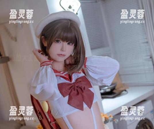 拖拉大王的私拍：瑜伽姿势？不，是拖延艺术！图集中专注懒散的优雅。