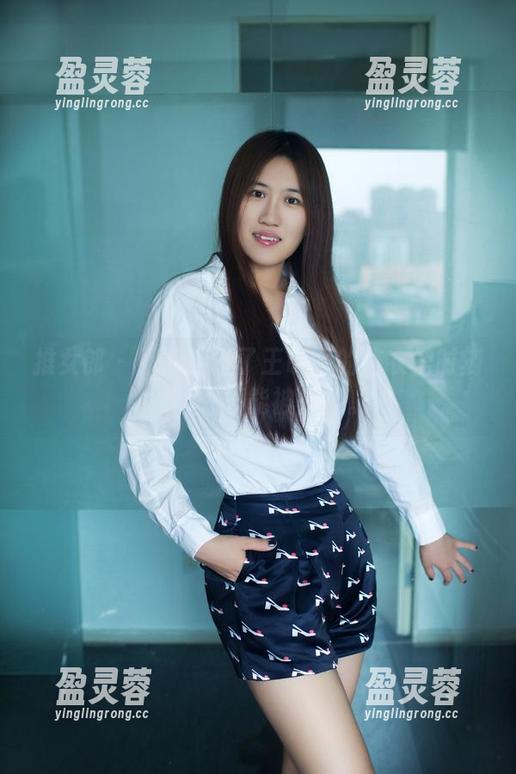 推女郎 - 图片见证了王明明的连衣裙时刻，简直不能被忽视。