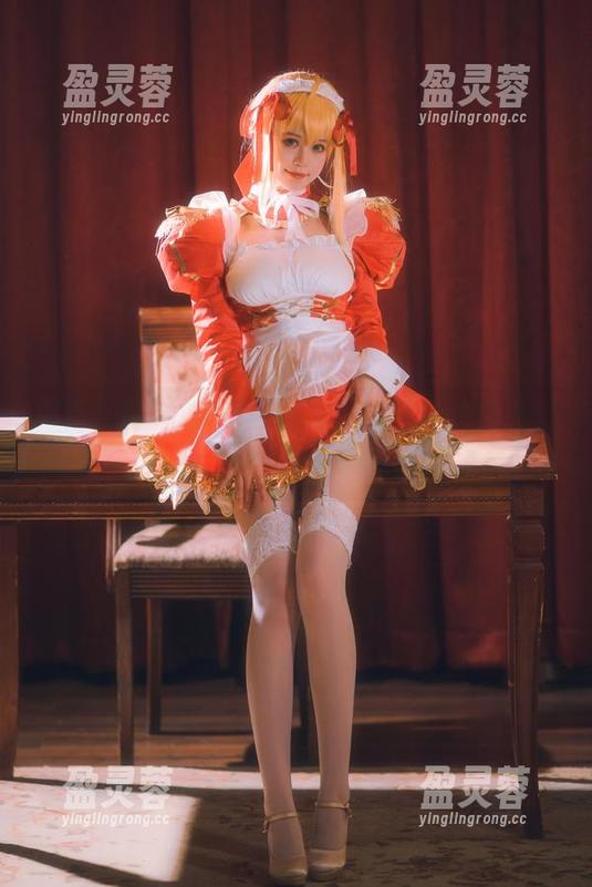星黛鹿鹿i 更新!星黛鹿鹿i的日常女警,图片里藏着几分戏剧感?