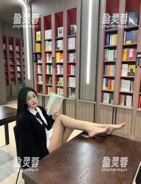微密圈 - 网袜合集来了！是小逗逗又更新，这时候真想躲开小众圈的‘野性’。