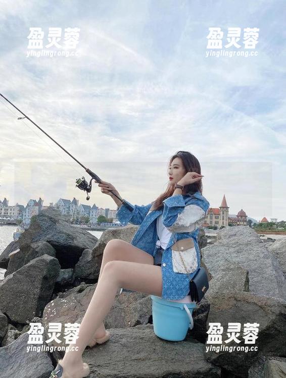 微密圈 - 下载林子琳喵的这组白色写真，是每个街拍爱好者的必备良品！