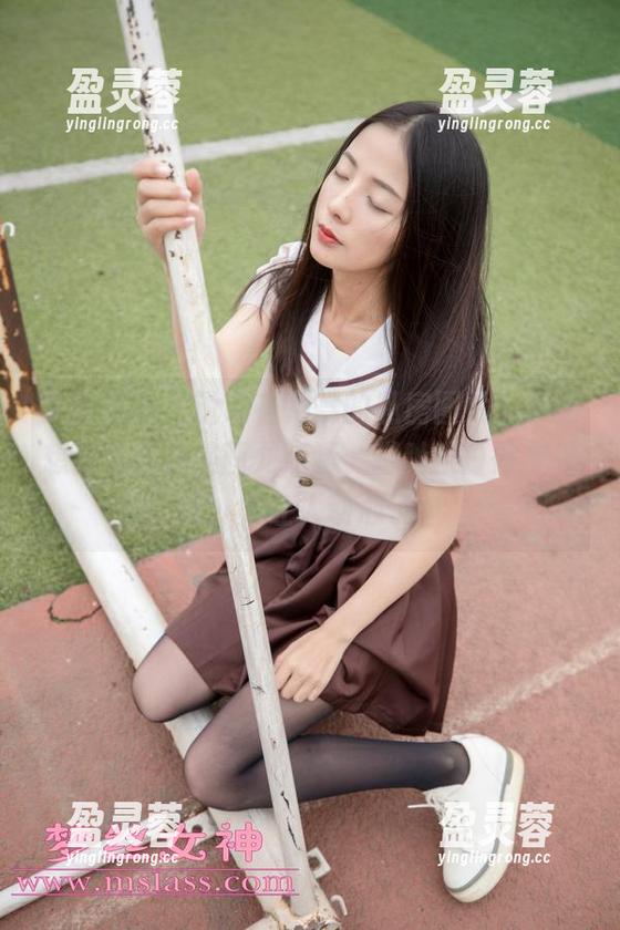 梦丝女神 - 说说花月舞的私房图片，谁能想到美足竟是画龙点睛，脚趾米白得像琉璃，太让人动心了…