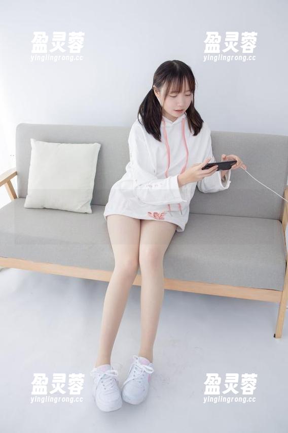 森萝财团出品，红衣少女定制图片，谁说只有模特和摄影师能搭配？