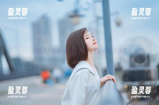 河豚抚子的短裙专辑，乍一看好像在召唤风