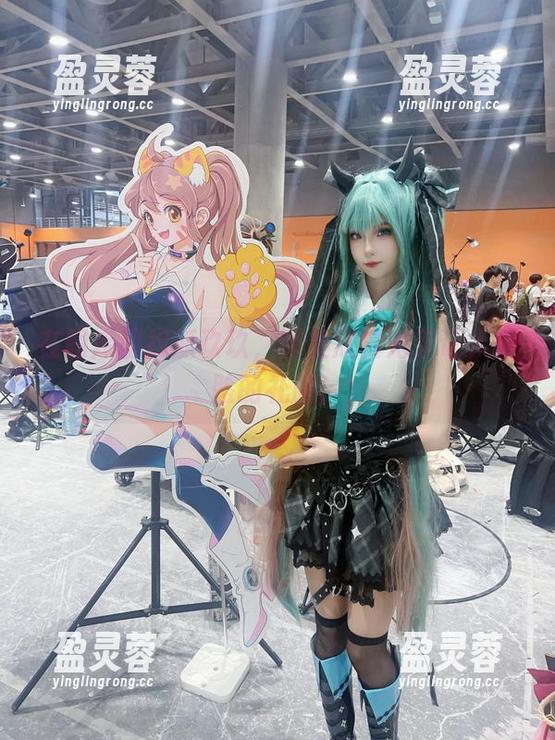 在图库里找狐玖玖，顺便欣赏她那让人捂脸的礼服！