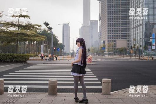 写真前线：白金Saki与她的三个女仆开启新篇章