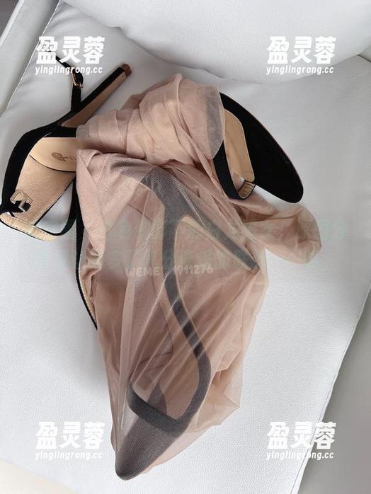 微密圈 - 白色倒影下的白龙猫女，原图分享竟让我多了几分奇怪的联想……唉。