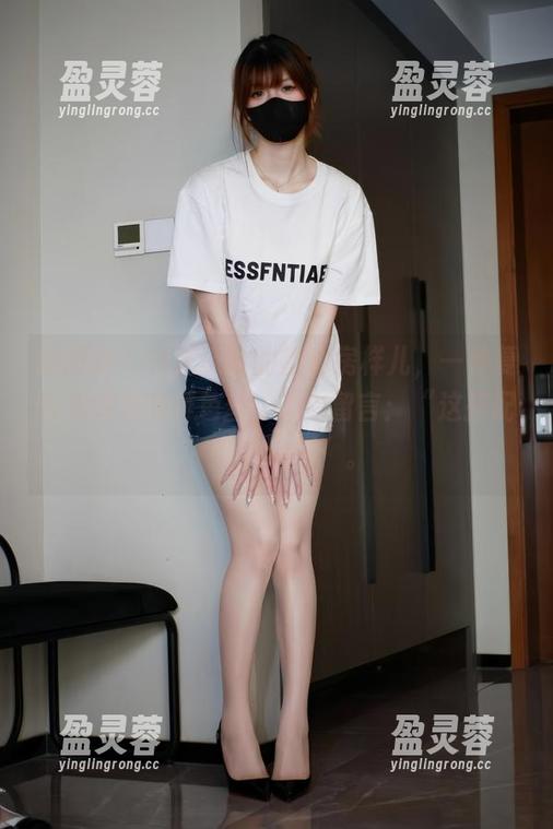 微密圈 - 白龙猫女的新私房样儿，一件复古无弹力咖啡色丝，心中留言：“这搭配，基本完美”。