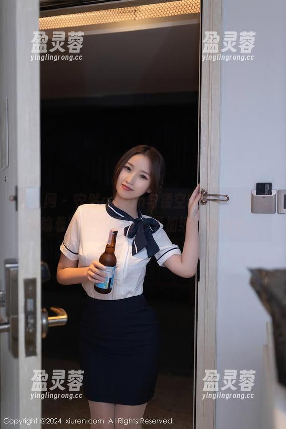 秀人网 - 安然anran与镂空的写真，像是隐喻着某种被打磨得更加细腻的情绪。