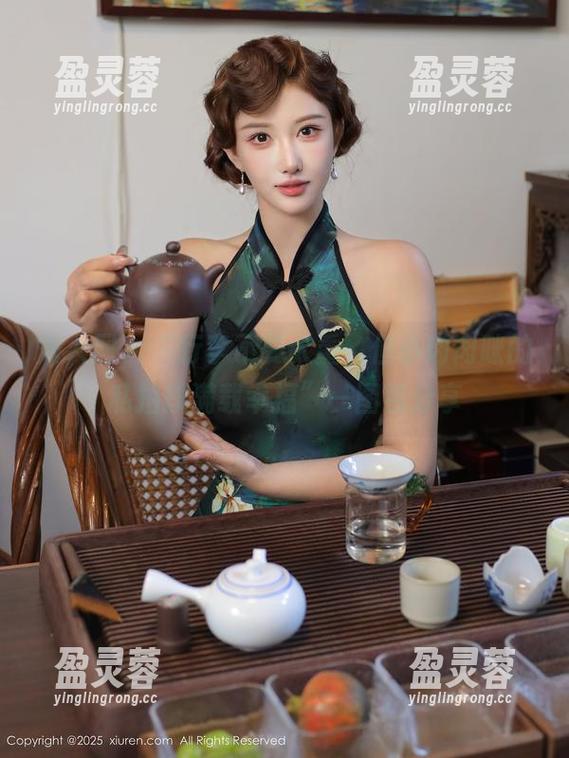 秀人网 - “行李不要太重，但小肉肉咪的私拍却满载幸福”—图包分享
