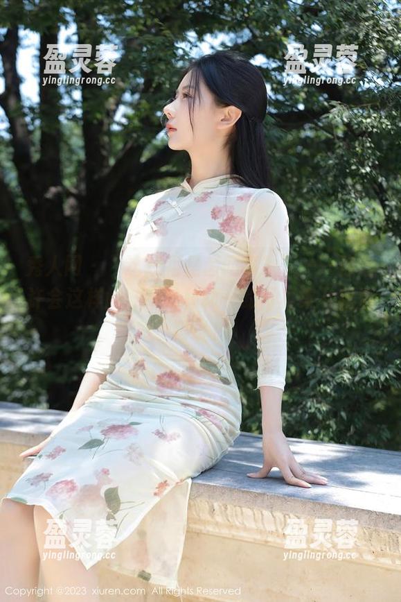 秀人网 - “这短裙是怎回事？”——你也许会这样问，不过林幼一的写真集下载后再说！