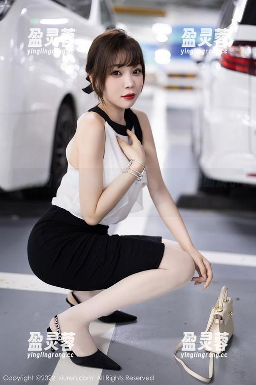 秀人网 - 婚纱虽美无圣光，董林越的展示一个字——酷