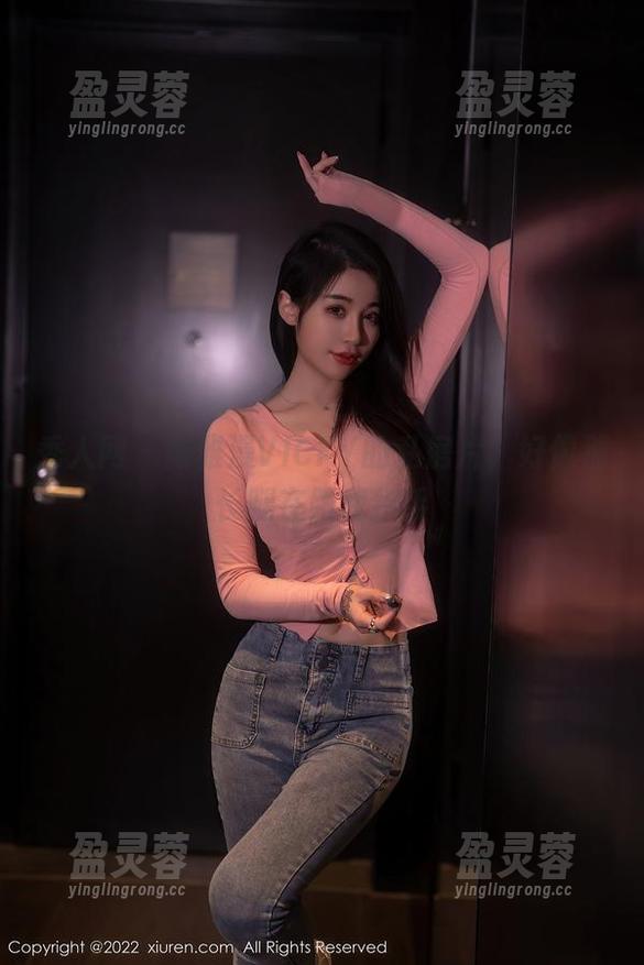 秀人网 - 陈雅漫VICKY的私房片，好像那长腿在跟我招手