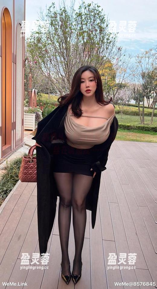 微密圈 - 精选从未见过的童小芯，吊带白丝在诱惑我……