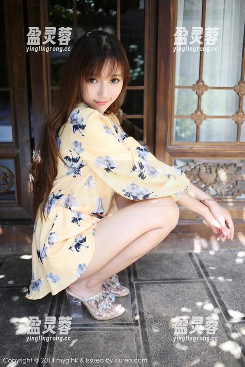 美媛馆-嘉宝贝儿 美媛馆 - 在厨房里奔走的嘉宝贝儿,高清照片似乎能嗅到那道菜的香气。