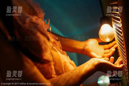 蜜桃社-吴凯莉Kelly 蜜桃社 - 吴凯莉Kelly的白裙写真:图集而立,似乎偷走了一块天!