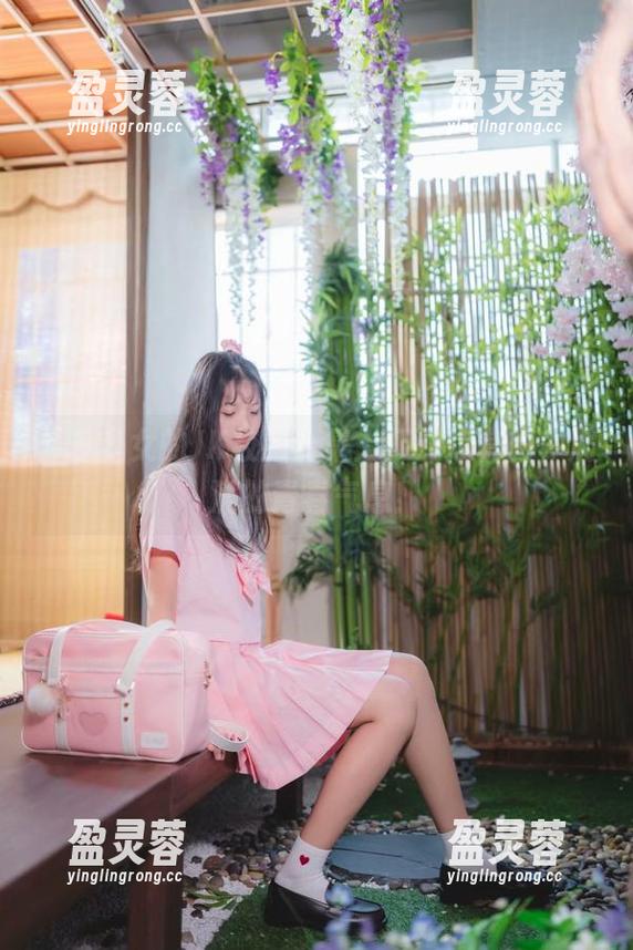 西瓜少女的JK校服合集：打开这套图，满满的青春气息！