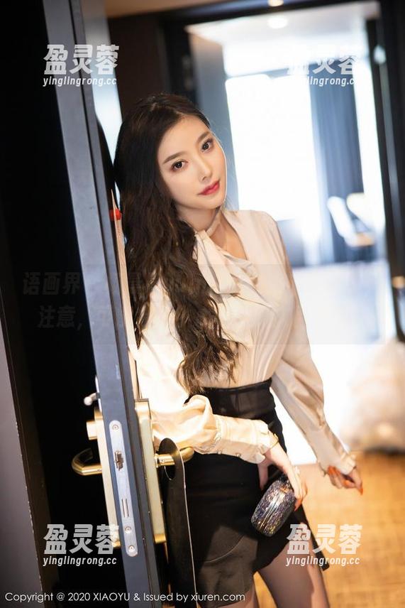 语画界 - 杨晨晨sugar的制服旅拍分享，注意，可能会不小心吸引路人目光哦！