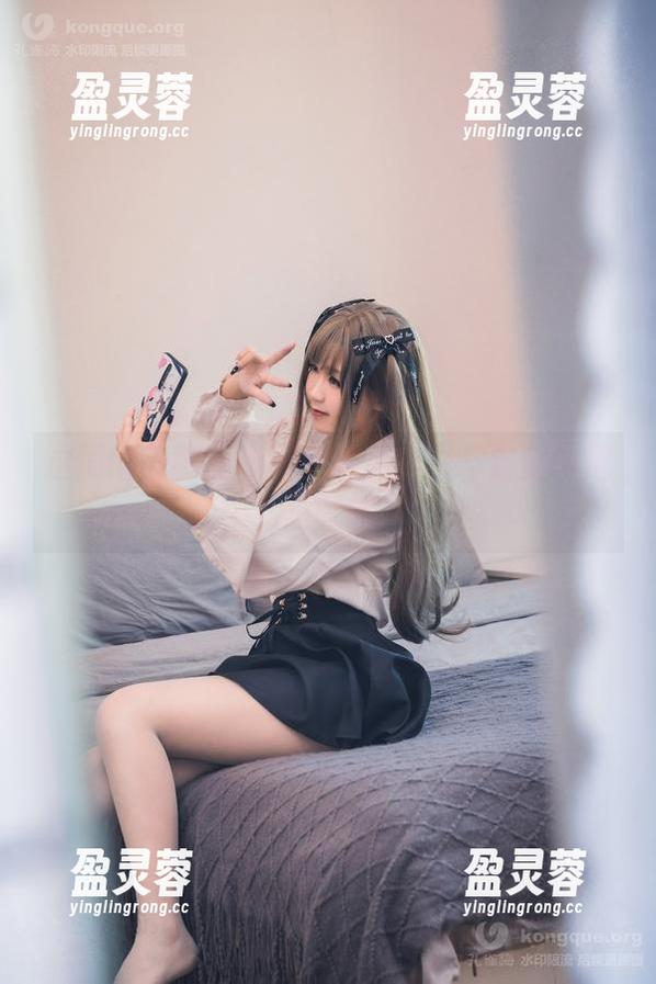 这周的美图总代理：里见年一与猫猫的遐想时间