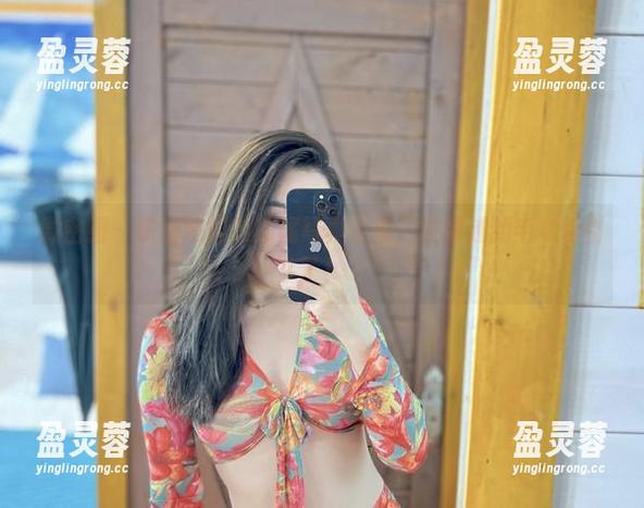 微密圈 - 铁锤姐姐的狐尾写真合集：被穿越的毛球吸引了！